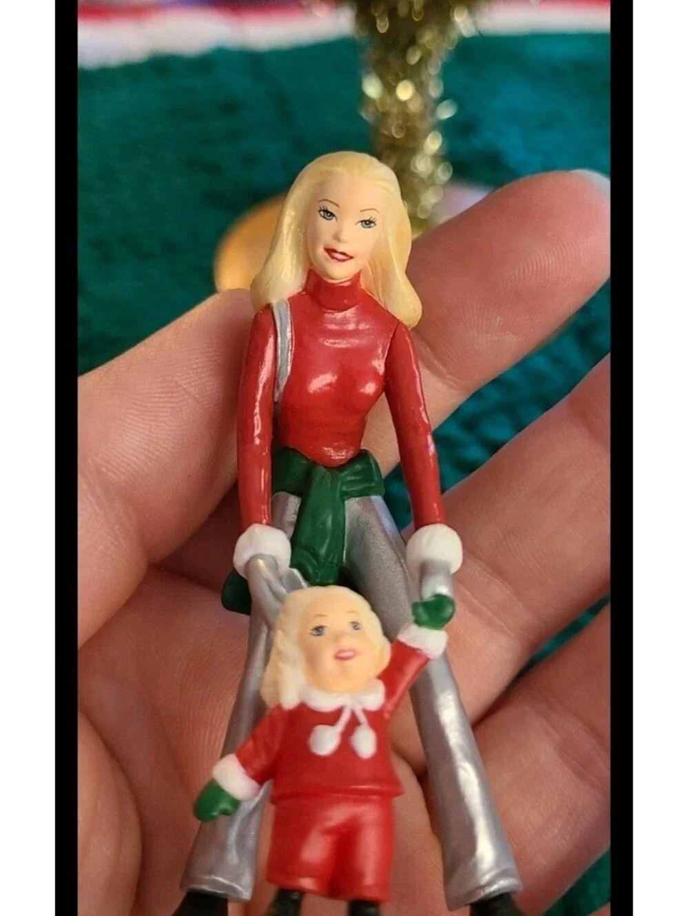 Hallmark Keepsake Ornament Barbie and Kelly on The Ice 2001